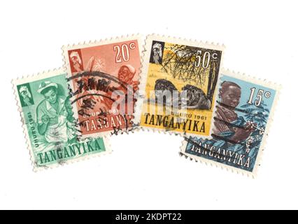 Eine Montage von Vintage-Briefmarken aus Tanganjika auf weißem Hintergrund. Stockfoto