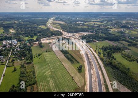 Baustelle für S7 Hauptstraßen in Polen, Teil der Europastraße E77 im Dorf Ruda in der Nähe der Stadt Tarczyn, Masowien in Polen Stockfoto