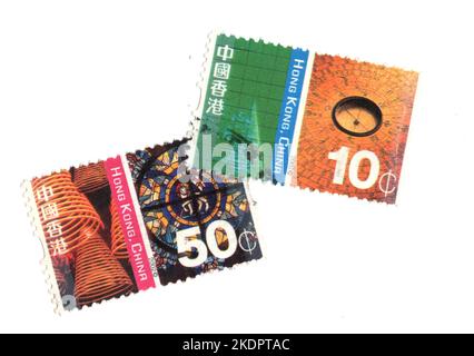 Eine Montage von alten Briefmarken aus Hongkong auf weißem Hintergrund. Stockfoto