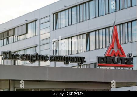 Köln, Deutschland. 08.. November 2022. Das Logo der Deutz AG ist auf einem Gebäude des Werks in Köln Deutz zu sehen. Quelle: Henning Kaiser/dpa/Alamy Live News Stockfoto