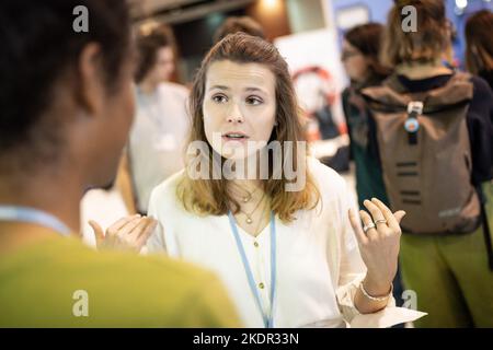 Charm El Scheich, Ägypten. 08.. November 2022. Luisa-Marie Neubauer, Klimaaktivistin bei der Fridays for Future-Bewegung, im Bild auf der UN-Weltklimakonferenz. In Ägypten verbringen fast 200 Länder zwei Wochen damit, zu verhandeln, wie der Kampf gegen die Klimakrise beschleunigt werden kann. Quelle: Michael Kappeler/dpa/Alamy Live News Stockfoto