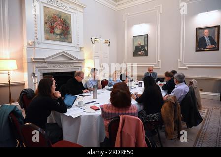 Die Gästeliste für die Awards setzt sich jedes Jahr aus rund 350-400 einflussreichen Mitgliedern der britischen und internationalen Medien, britischen Politikern, Wirtschaftsführern, Vertretern ausländischer Regierungen und anderen führenden Meinungsbildner zusammen. Stockfoto