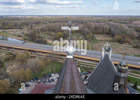 Siekierki Wallfahrtskirche unserer Lieben Frau und Siekierkowska-Route in Warschau, Hauptstadt von Polen Stockfoto