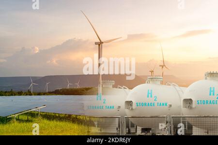 H2 Kraftstoffspeicher mit grünem Wasserstoff-Konzept. Nachhaltige erneuerbare Energien. Nettoemissionen bis 2050. Solarpanel und Windturbine erzeugen Stockfoto