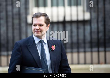 London, Großbritannien. 08. Nov, 2022.Robert Jenrick verlässt eine Kabinettssitzung in der Downing Street London 10. Kredit: Ian Davidson/Alamy Live Nachrichten Stockfoto