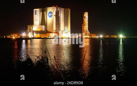 Artemis I-Rakete mit der Raumsonde Orion. Für die NASA-Verwendungshinweise: https://www.nasa.gov/multimedia/guidelines/index.html Stockfoto