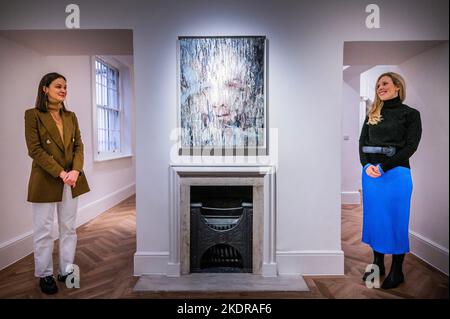 London, Großbritannien. 8.. November 2022. Cathy - Opera Gallery London präsentiert „fur & Feathers“, eine Ausstellung neuer Werke von Lita Cabellut, „wo die Tierseele und die menschlichen Figuren zusammenkommen“. Es ist auf ihrer neuen Galerie in der Burlington Arcade vom 9. November - 4. Dezember 2022. Kredit: Guy Bell/Alamy Live Nachrichten Stockfoto