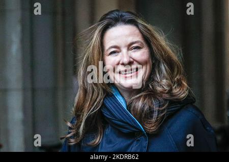 London, Großbritannien. 08.. November 2022. Gillian Keegan, Ministerin für Bildung. Konservative Parteiminister nehmen an der wöchentlichen Kabinettssitzung der Sunak-Regierung in der Downing Street 10 in London Teil. Kredit: Imageplotter/Alamy Live Nachrichten Stockfoto