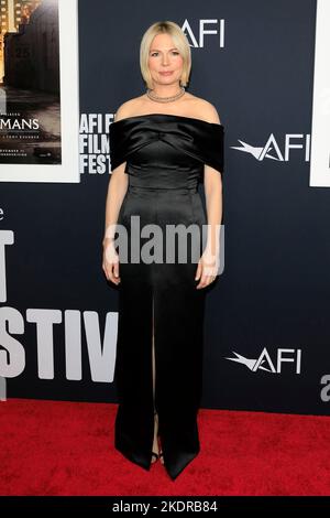 Los Angeles, Kalifornien. 6.. November 2022. Michelle Williams bei der Ankunft zur FABELMANS-Premiere auf dem AFI FEST 2022, TCL Chinese Theatre, Los Angeles, CA, 6. November 2022. Kredit: Priscilla Grant/Everett Collection/Alamy Live Nachrichten Stockfoto