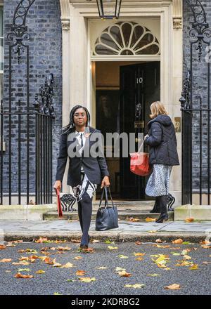 London, Großbritannien. 08.. November 2022. Kemi Badenoch, MP, Staatssekretär für internationalen Handel und Präsident des Board of Trade. Konservative Parteiminister nehmen an der wöchentlichen Kabinettssitzung der Sunak-Regierung in der Downing Street 10 in London Teil. Kredit: Imageplotter/Alamy Live Nachrichten Stockfoto