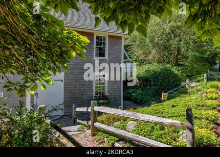 Brewster, Massachusetts, USA - 4. September 2022: Stony Brook Grist Mill und die umliegenden Gärten in Brewster, Massachusetts. Stockfoto