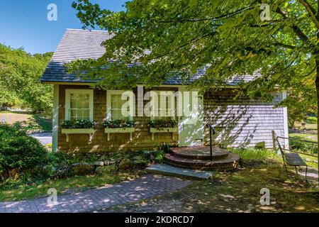 Brewster, Massachusetts, USA - 4. September 2022: Stony Brook Grist Mill und die umliegenden Gärten in Brewster, Massachusetts. Stockfoto