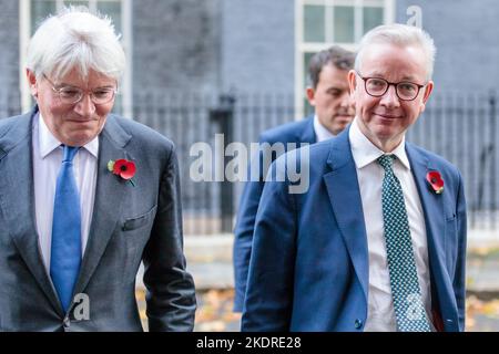 Downing Street, London, Großbritannien. 8.. November 2022. Andrew Mitchell und Michael Gove nehmen an der wöchentlichen Kabinettssitzung in der Downing Street 10 Teil. Foto von Amanda Rose/Alamy Live News Stockfoto