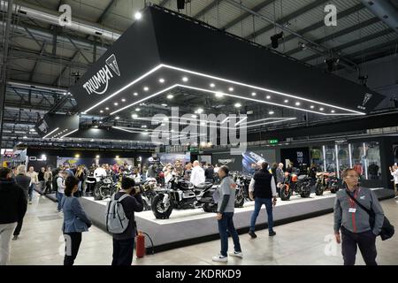 Mailand, Italien. 8. November 2022, Stand espositivo Triumph alla 79ma edizione di EICMA, Salone Internazionale del Ciclo e Motociclo e Accessori presso la Fiera di Milano, 8. November 2022, Milano, Italia. Quelle: Roberto Tommasini/Alamy Live News Stockfoto