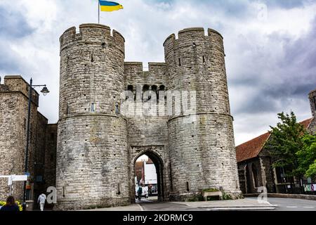 Canterbury,Kent,England,Vereinigtes Königreich - 31. August 2022 : Westgate Tower und der Eingang Stockfoto
