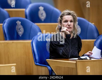 2022-11-08 15:10:36 DEN HAAG - Lucille Werner (CDA) während der wöchentlichen Fragestunde im Repräsentantenhaus. ANP REMKO DE WAAL niederlande Out - belgien Out Stockfoto