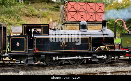 Taff-Bahnlinie O2, Baureihe 0-6-2T Lokomotive Nr. 85 am Bahnhof Goathland, North Yorkshire Moors Railway im September 2022. (Siehe Hinweis). Stockfoto