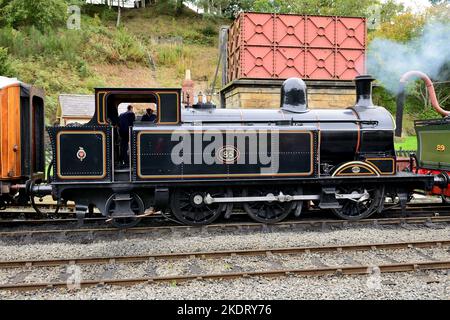 Taff-Bahnlinie O2, Baureihe 0-6-2T Lokomotive Nr. 85 am Bahnhof Goathland, North Yorkshire Moors Railway im September 2022. (Siehe Hinweis). Stockfoto