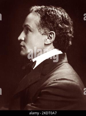 Harry Houdini (1874-1926), ungarisch-amerikanischer Illusionist und Fluchtkünstler, in einem Profilporträt, c1920. Stockfoto