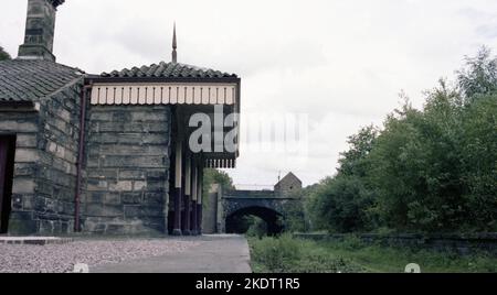 Alton Station, früher Alton Railway Station und Alton Towers Railway Station genannt, in der Gegend von Churnet Valley, in der Nähe von Stoke-on-Trent, Staffordshire. Der Bahnhof und die Linie wurden 1965 geschlossen. Foto von Tony Henshaw Archive Stockfoto