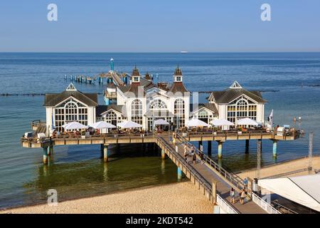 Sellin, Deutschland - 19. Juli 2022: Pier Im Baltic Resort Sellin Auf Der Insel Rügen An Der Ostsee In Sellin, Deutschland. Stockfoto