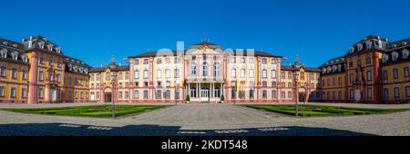 Bruchsal, Deutschland - 30. Juni 2022: Bruchsal Barockschloss Reise Architektur Panorama In Bruchsal, Deutschland. Stockfoto