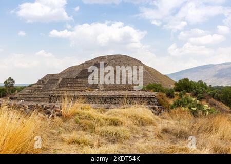 Teotihuacan, Mexiko - 15. April 2022: Mondpyramide Pyramide In Teotihuacan, Mexiko. Stockfoto