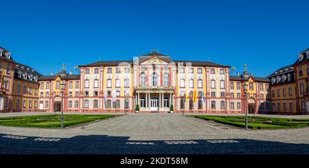 Bruchsal, Deutschland - 30. Juni 2022: Bruchsal Barockschloss Reise Architektur Panorama In Bruchsal, Deutschland. Stockfoto