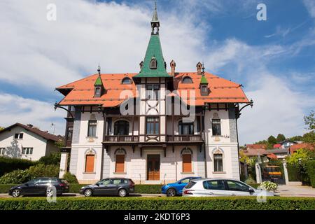 Vrhnika, Slowenien - September 5. 2022. Ein historisches traditionelles Haus in der kleinen Stadt Vrhnika in der Nähe von Ljubljana in Zentralslowenien Stockfoto