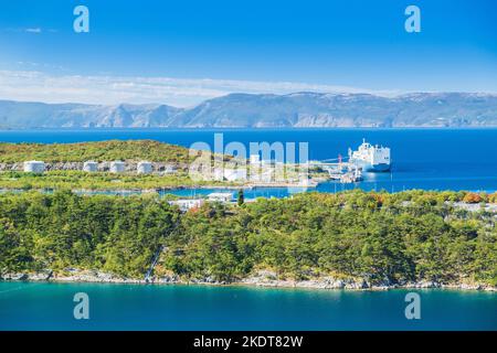 LNG-Terminal auf der Insel Krk in Kroatien Stockfoto