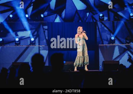 Zürich, Schweiz. 29., Oktober 2022. Die Schweizer Sängerin, Model und Moderatorin Linda Fäh sah auf der Großen Schlagerparty 2022 im Hallenstadion in Zürich auf der Bühne. (Foto: Gonzales Photo - Tilman Jentzsch). Stockfoto