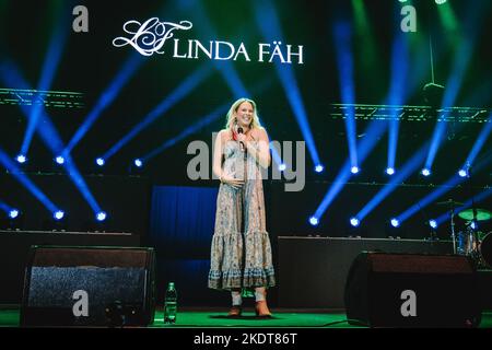 Zürich, Schweiz. 29., Oktober 2022. Die Schweizer Sängerin, Model und Moderatorin Linda Fäh sah auf der Großen Schlagerparty 2022 im Hallenstadion in Zürich auf der Bühne. (Foto: Gonzales Photo - Tilman Jentzsch). Stockfoto