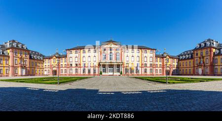 Bruchsal, Deutschland - 30. Juni 2022: Bruchsal Barockschloss Reise Architektur Panorama In Bruchsal, Deutschland. Stockfoto