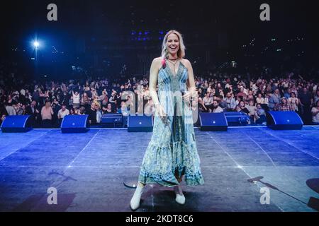 Zürich, Schweiz. 29., Oktober 2022. Die Schweizer Sängerin, Model und Moderatorin Linda Fäh sah auf der Großen Schlagerparty 2022 im Hallenstadion in Zürich auf der Bühne. (Foto: Gonzales Photo - Tilman Jentzsch). Stockfoto