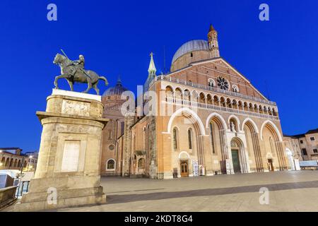 Padua, Italien - 21. März 2022: Basilika Des Heiligen Antonius In Padova Kirche Reise Stadt In Padua, Italien. Stockfoto