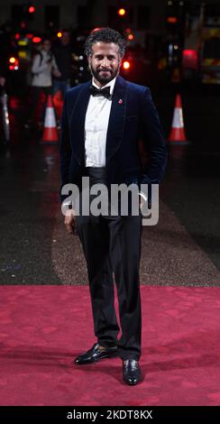 Prasanna Puwanarajah kommt zur Weltpremiere der Crown-Serie fünf im Theatre Royal in London. Bilddatum: Dienstag, 8. November 2022. Stockfoto