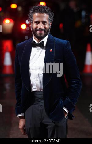 Prasanna Puwanarajah kommt zur Weltpremiere der Crown-Serie fünf im Theatre Royal in London. Bilddatum: Dienstag, 8. November 2022. Stockfoto