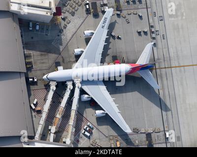 Asiana Airlines Airbus A380 von oben geparkt. Flugzeug A380-800 von Asiana Airlines registriert als HL7625 Luftaufnahme. Stockfoto