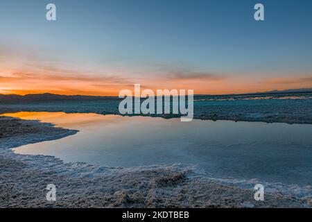 Qinghai Bergklippe Jade See Sonnenuntergang Stockfoto