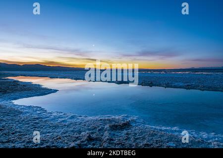 Qinghai Bergklippe Jade See Sonnenuntergang Stockfoto