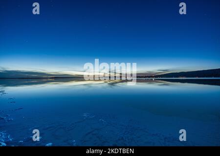 Qinghai Bergklippe Jade See Sonnenuntergang Stockfoto