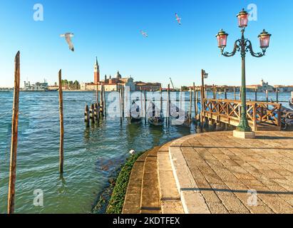Gondeln auf dem Canal Grande in Venedig Stockfoto