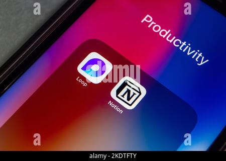 Vancouver, KANADA - Nov 4 2022 : Icons von Microsoft Loop und Notion App auf dem iPhone. Aufgabenverwaltung Microsoft 365 Collaboration Platform App-Konzept. Stockfoto