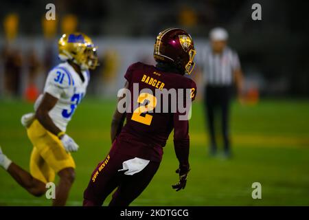 Arizona State kehrte zum ersten Mal seit einem Monat nach Hause zurück, um die UCLA Bruins mit einem #10-Ranking und einem Rekord von 7-1 in das Spiel am Samstagabend aufzunehmen. A Stockfoto