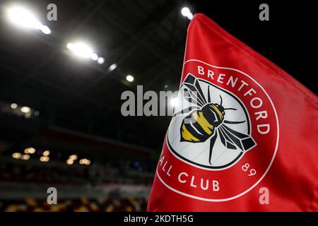 Brentford, Großbritannien. 8.. November 2022; GTECH Community Stadium, Brentford, London, England; Carabao Cup Football, Brentford versus Gillingham; Brentford corner flag Credit: Action Plus Sports Images/Alamy Live News Stockfoto