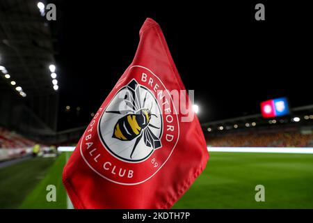 Brentford, Großbritannien. 8.. November 2022; GTECH Community Stadium, Brentford, London, England; Carabao Cup Football, Brentford versus Gillingham; Brentford corner flag Credit: Action Plus Sports Images/Alamy Live News Stockfoto