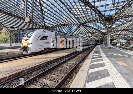 RRX Rhein-Ruhr-Express Siemens Desiro HC Regionalzug am Kölner Hauptbahnhof Stockfoto