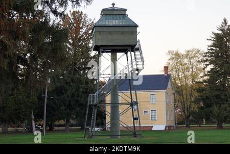 Eastern Fire Control Tower im Fort Mott State Park, Blick auf Sonnenuntergang, Pennsville Township, NJ, USA Stockfoto