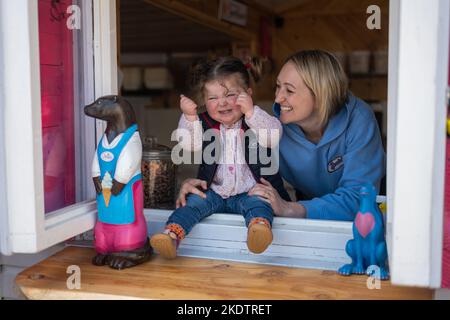 Das Unternehmen Jolly Roger mit Sitz in Bovey Tracey, Devon, Großbritannien, liefert hochwertiges Harz und 3D lebensgroße Modelle, Figuren und Repliken. Stockfoto