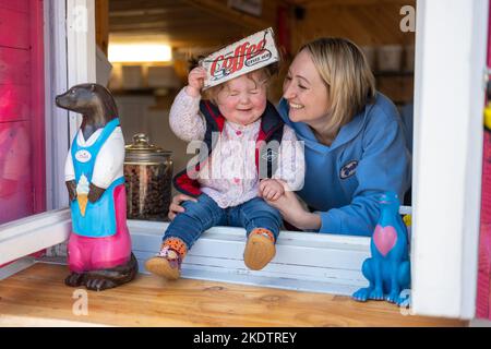 Das Unternehmen Jolly Roger mit Sitz in Bovey Tracey, Devon, Großbritannien, liefert hochwertiges Harz und 3D lebensgroße Modelle, Figuren und Repliken. Stockfoto